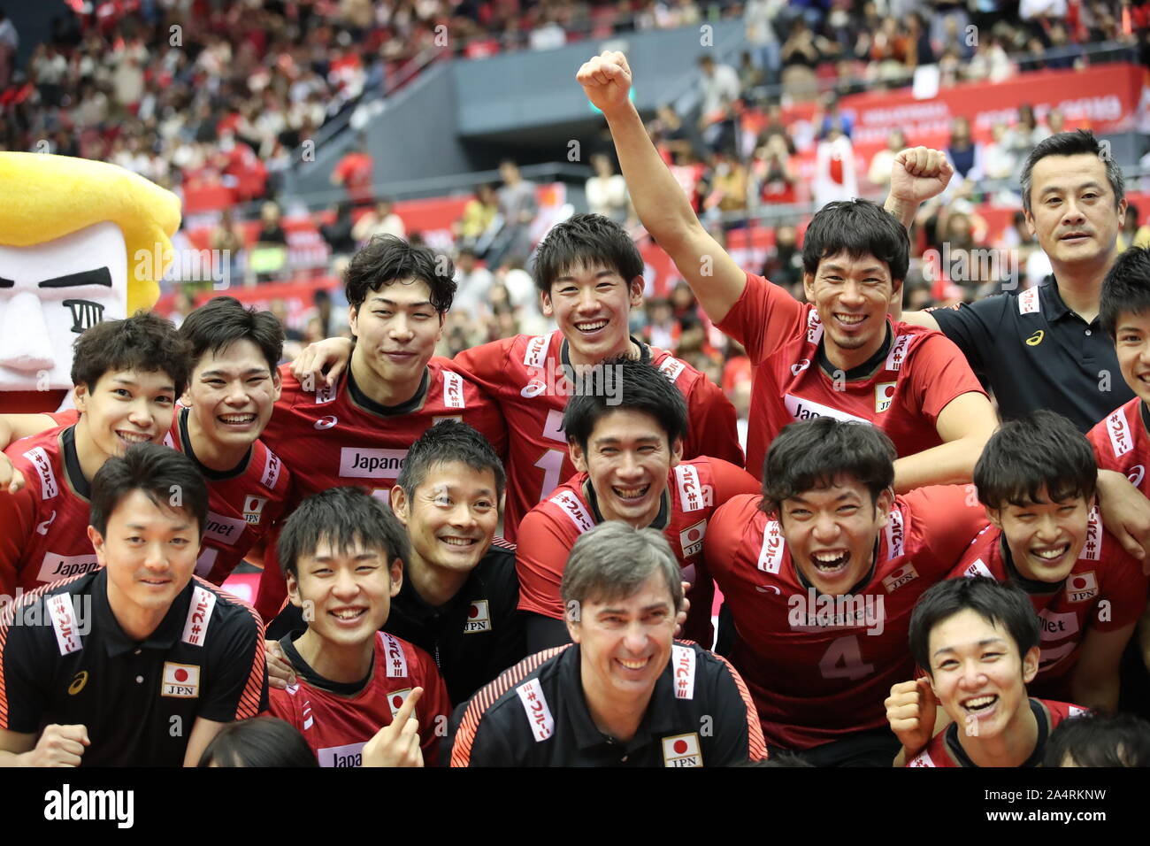 Hiroshima, Japan. 15th Oct, 2019. Players of Japan pose after winning the 2019 FIVB Volleyball Men's World Cup Third Round match between Japan and Canada at Hiroshima Green Arena in Hiroshima, Japan, October 15, 2019. Credit: Kiyoshi Sakamoto/AFLO/Alamy Live News Stock Photo