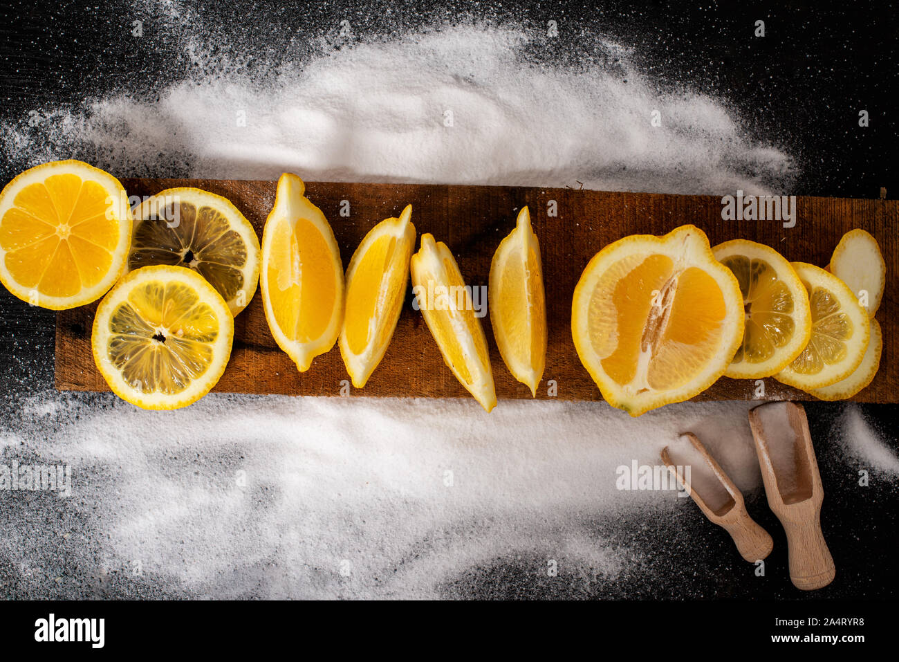 Baking soda (sodium bicarbonate) and lemon Stock Photo