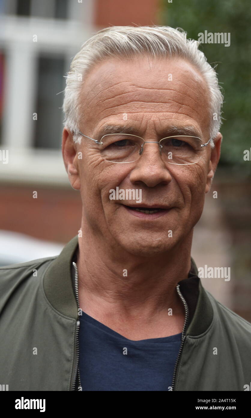Cologne, Germany. 15th Oct, 2019. Actor Klaus J. Behrendt ( Role Max Ballauf ) poses at a photo shoot for a new episode of the Cologne ARD crime scene ' Gefangen ' Credit: Horst Galuschka/dpa/Alamy Live News Stock Photo