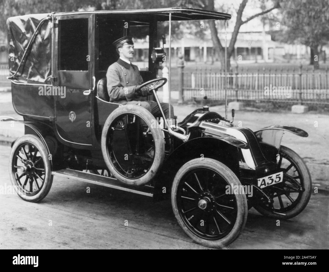 1912 Renault AG 9hp taxi cab. Stock Photo