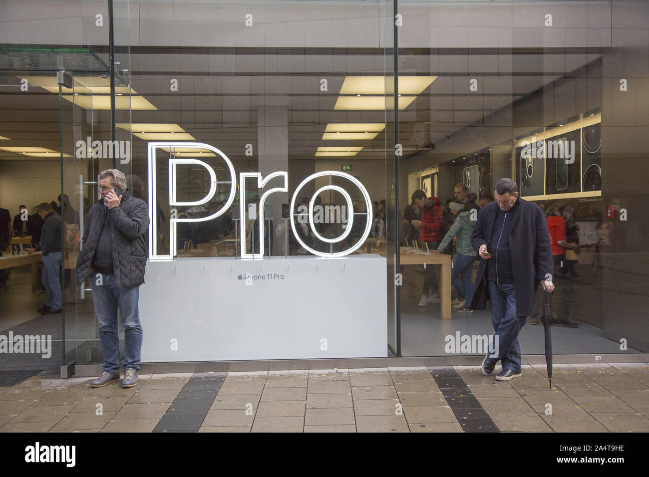 Apple store in Munich, Germany Stock Photo Alamy