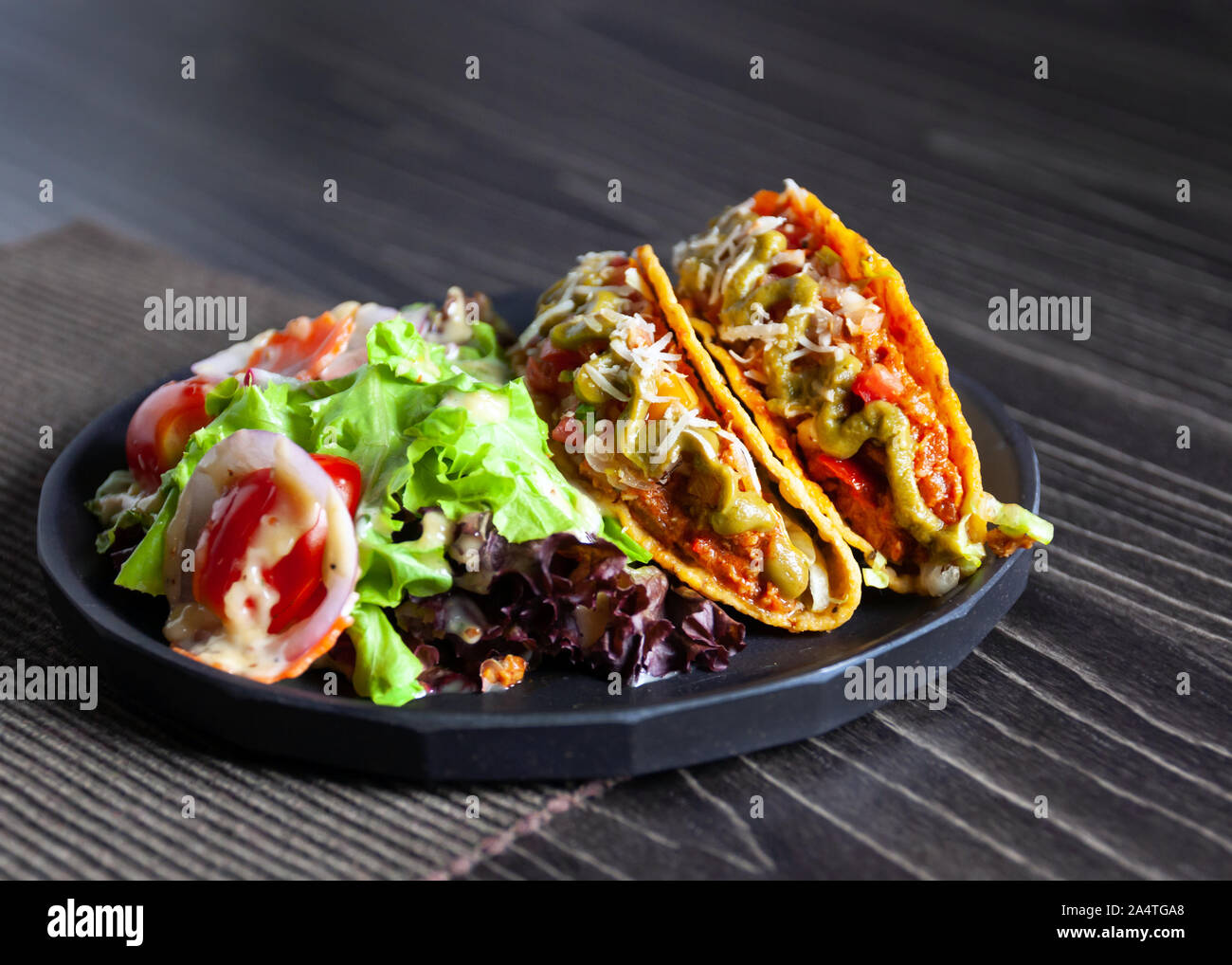Crunchy taco shells hi-res stock photography and images - Alamy