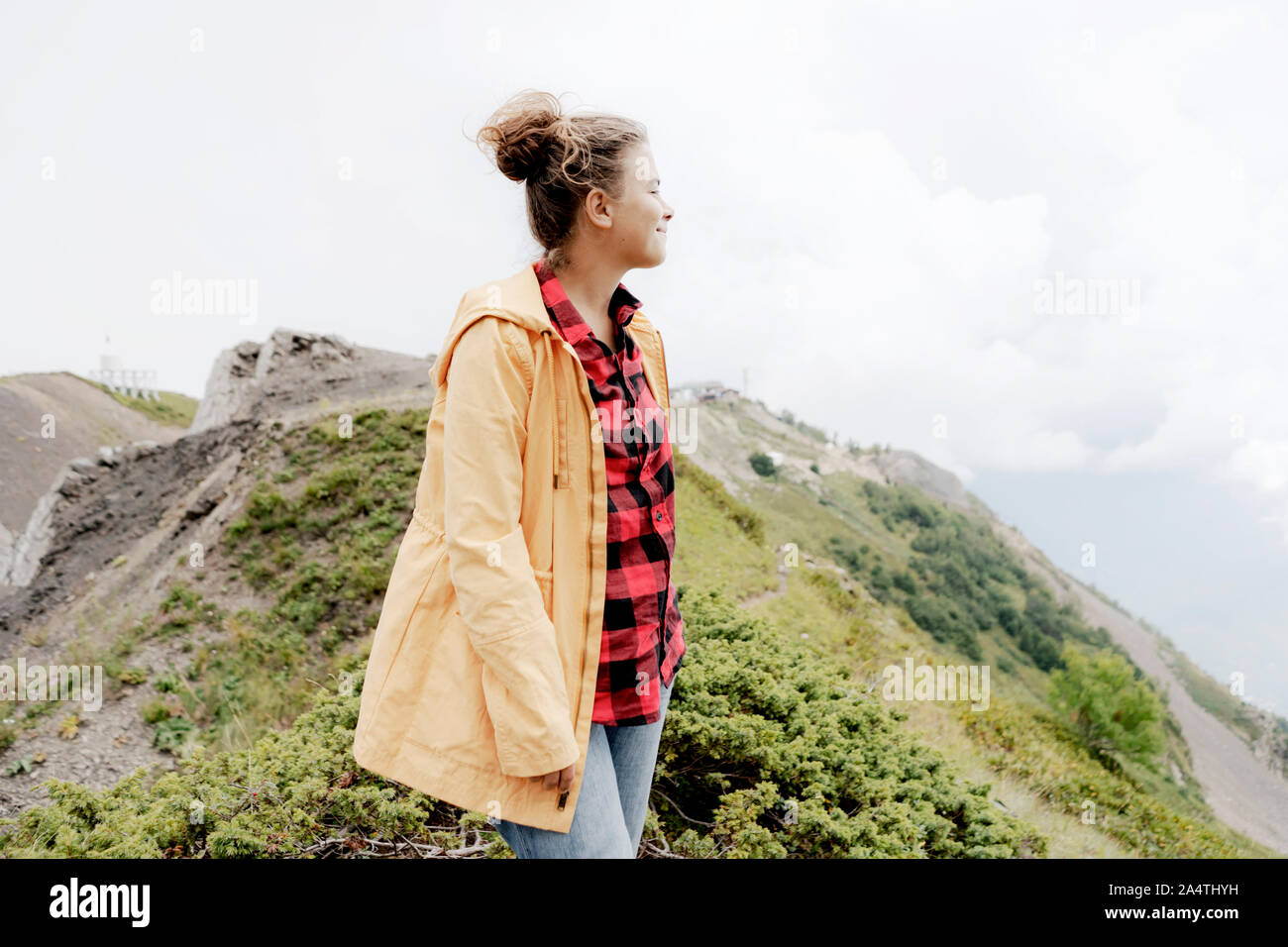 Girl sitting on mountain top hi-res stock photography and images - Alamy