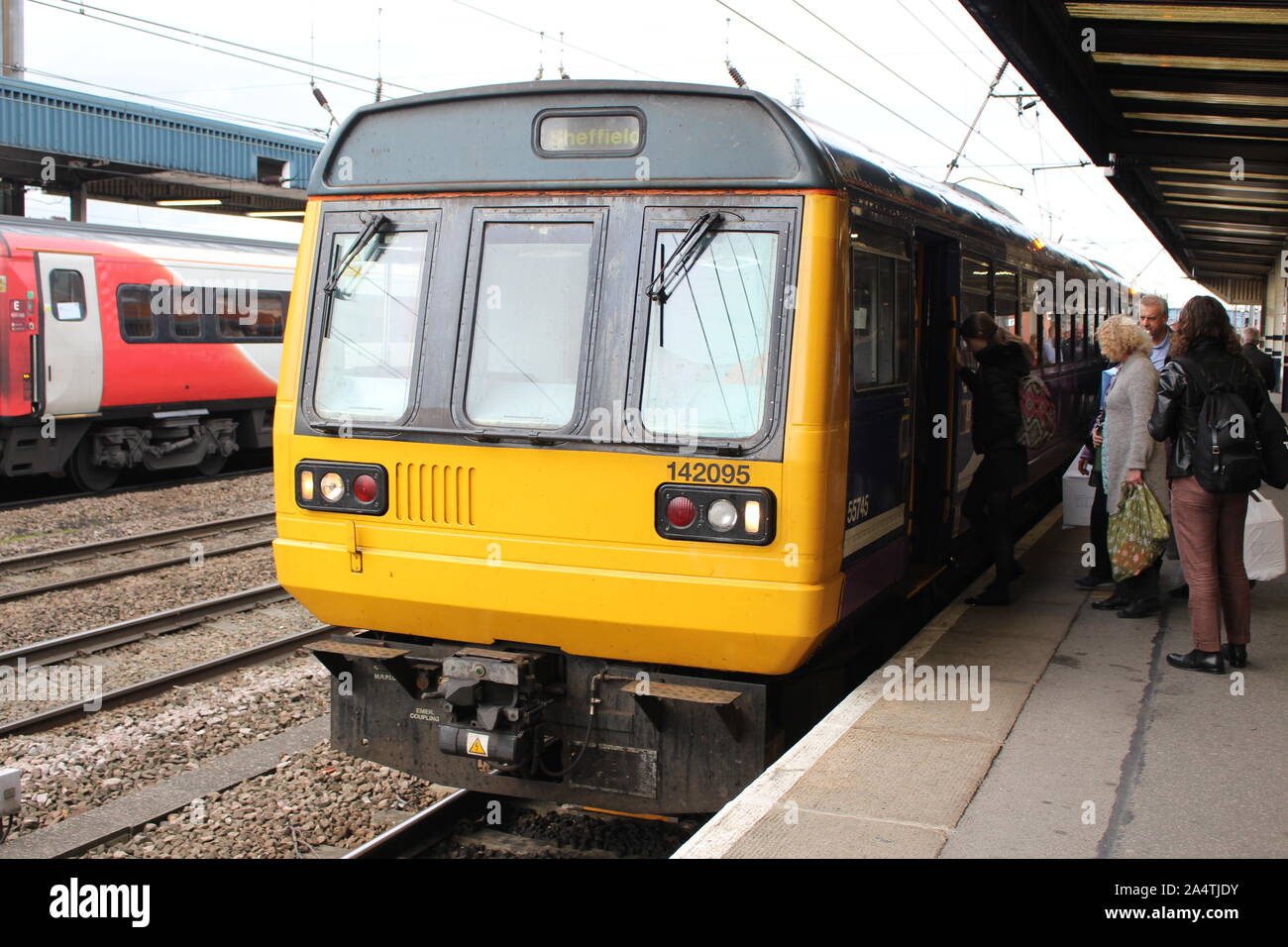 Pacer Class 142, 142 095 loading passengers at Doncaster Station Stock ...