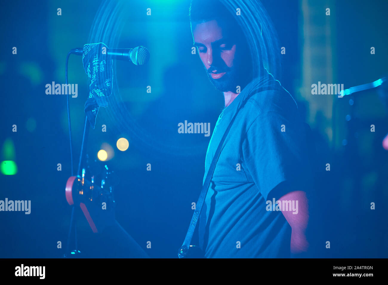 Aspiring singer hires stock photography and images Alamy