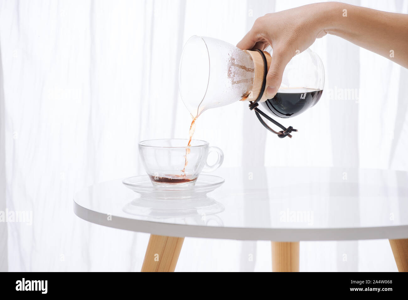 Brewing nel drip coffee. Step by step cooking instructions. Coffee is