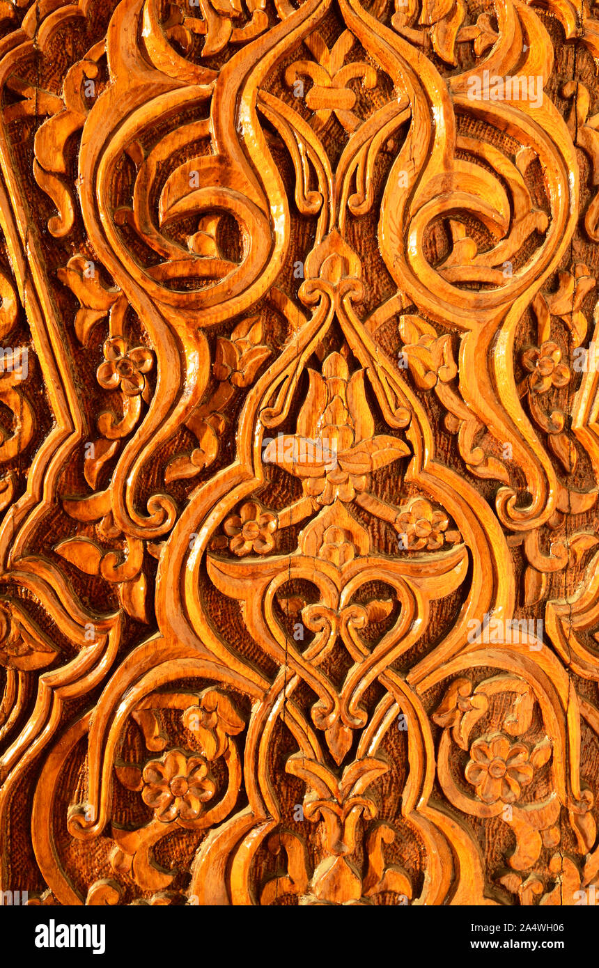 Detail of a door at the “Schastivaya ptitsa” (Happy Bird) Art Gallery, housed in a historical building of a wooden caravanserai of the19th century. Sa Stock Photo