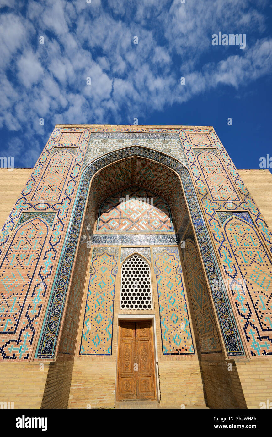 The Shah-i-Zinda Ensemble includes mausoleums and other ritual buildings of 9-14th and 19th centuries. A Unesco World Heritage Site, Samarkand. Uzbeki Stock Photo
