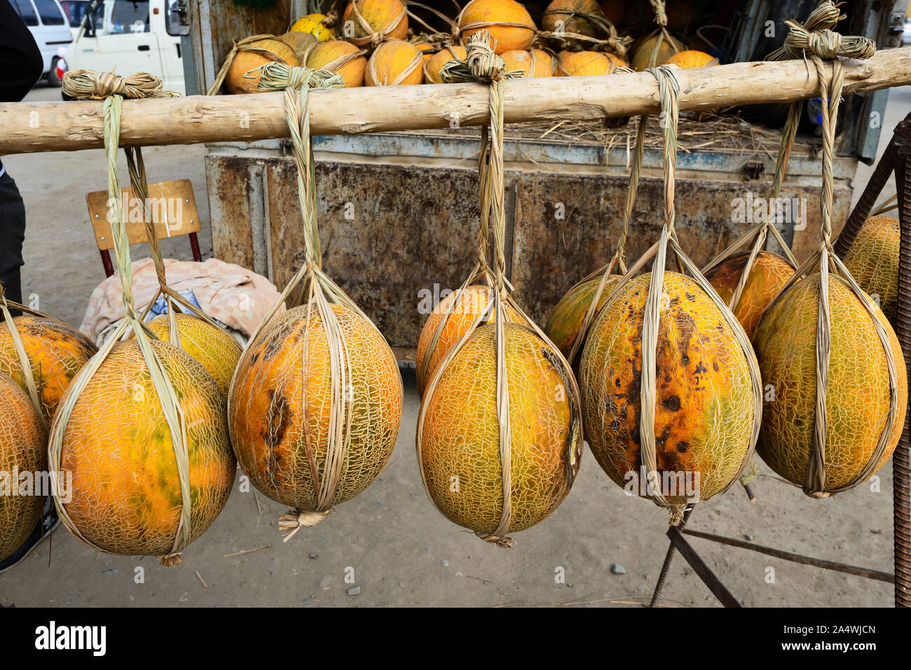 The delicious uzbek melons were already praised by the medieval traveler Ibn Battuta. Dekhon bazaar, Khiva. Uzbekistan Stock Photo
