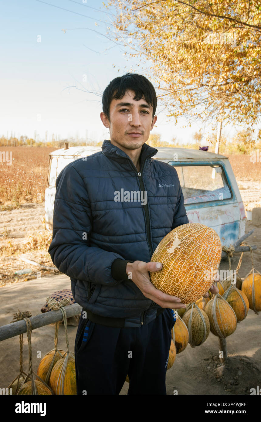 Melons vendor. Kyzylkum desert near the Amu Darya river.The delicious uzbek melons were already praised by the medieval traveler Ibn Battuta. Uzbekist Stock Photo