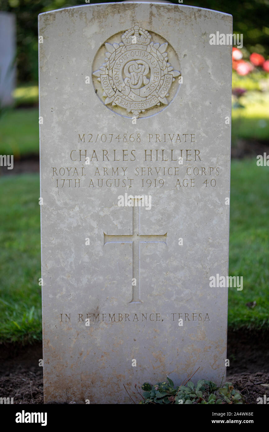 Commonwealth War Graves Commission Grave of C Hillier of the Royal Army
