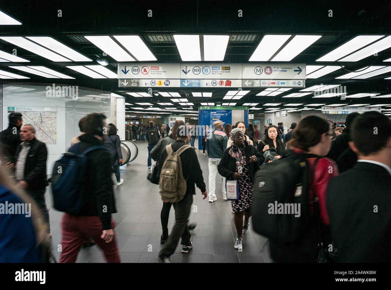 Porsche Panamera 4 e-Hybrid : luxe, performance et bonne conscience - Guide  Auto, image size:1300x964