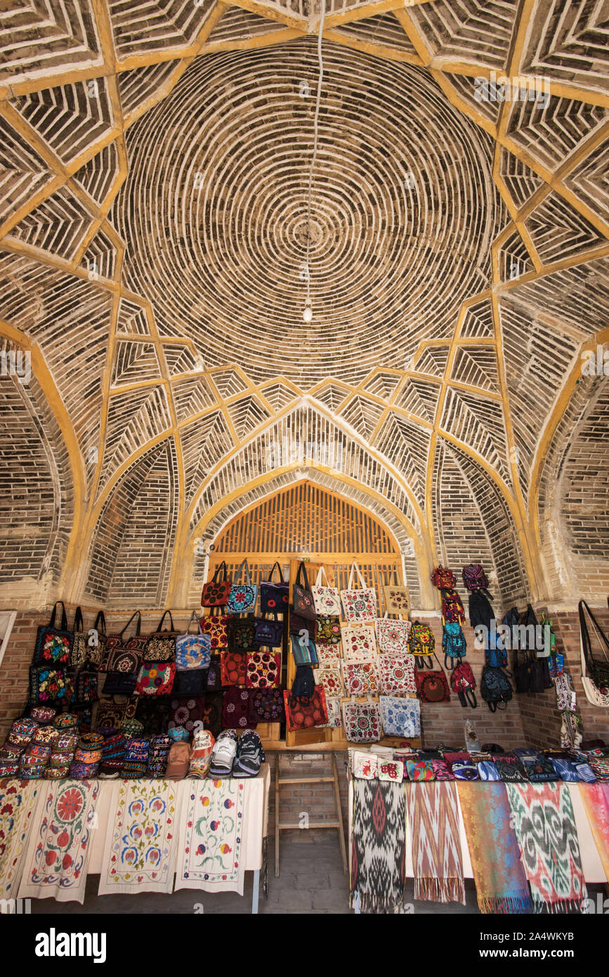 Handicrats for sale. Kukaldosh Madrassah (1568-69). Bukhara, a UNESCO World Heritage Site. Uzbekistan Stock Photo