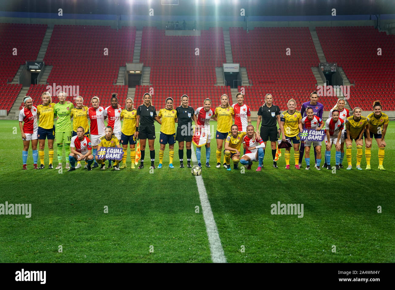 Prague, Czech Republic. 02nd Nov, 2017. Soccer Team of SK Slavia Praha pose  for photographer prior to the UEFA European Soccer League group A 4th round  match between Villarreal and Slavia Prague