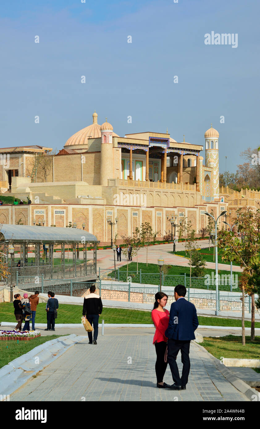 Hazrat Khizr Mosque. The 8th-century mosque that once stood here was burnt by Chinggis Khan in the 13th century and was not rebuilt until 1854. A Unes Stock Photo