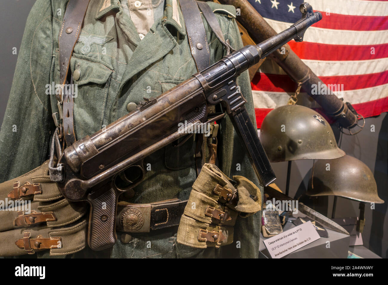 German soldier armed with MP 40 submachine gun in the Musée Mémoire 39-45, WW2 museum in Plougonvelin, Finistère, Brittany, France Stock Photo