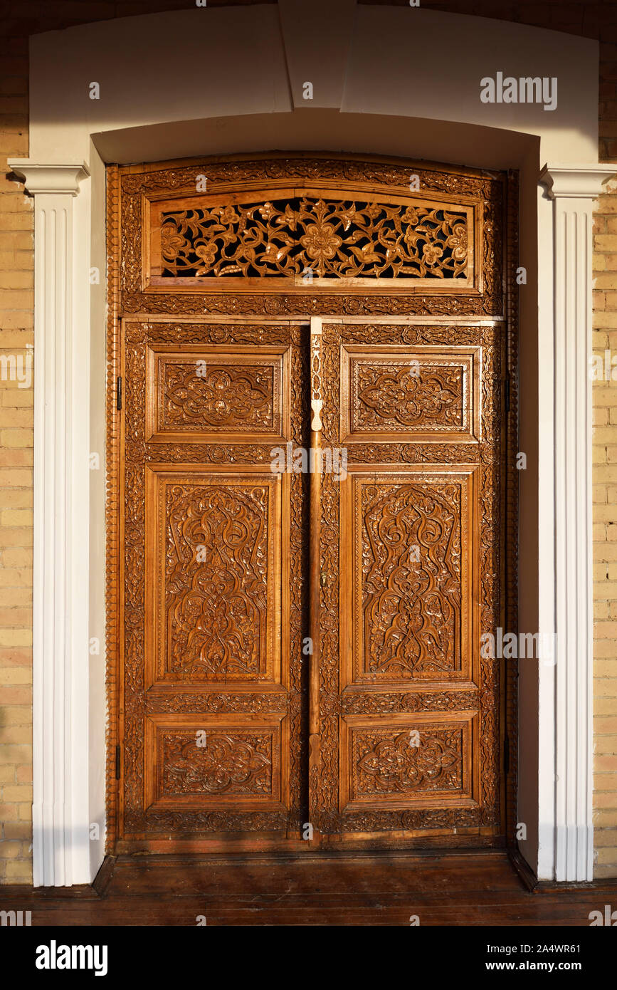 Door of the Schastivaya ptitsa (Happy Bird) Art Gallery, housed in a historical building of a wooden caravanserai of the19th century. Samarkand, a UN Stock Photo