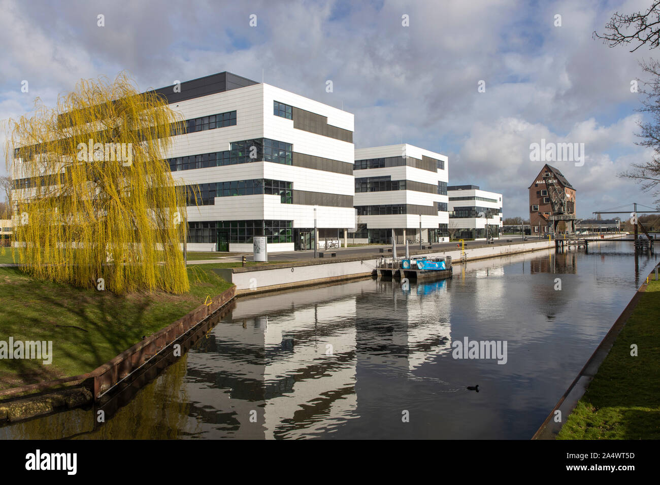 Kleve, Lower Rhine, NRW, Rhine-Waal University of Applied Sciences, Kleve campus, on the river Spoy, Spoycanal, former granary, now used as a knowledg Stock Photo