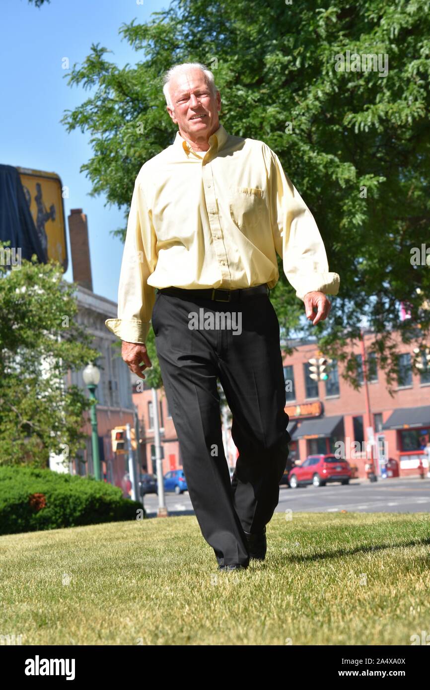 Senior walking hi-res stock photography and images - Alamy