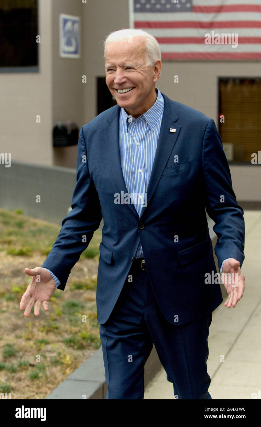 Columbus Ohio USA 16th Oct 2019 JOE BIDEN Steps Outside The IBEW 