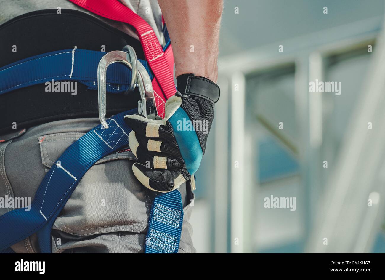 Safety harness and workers hi-res stock photography and images - Alamy