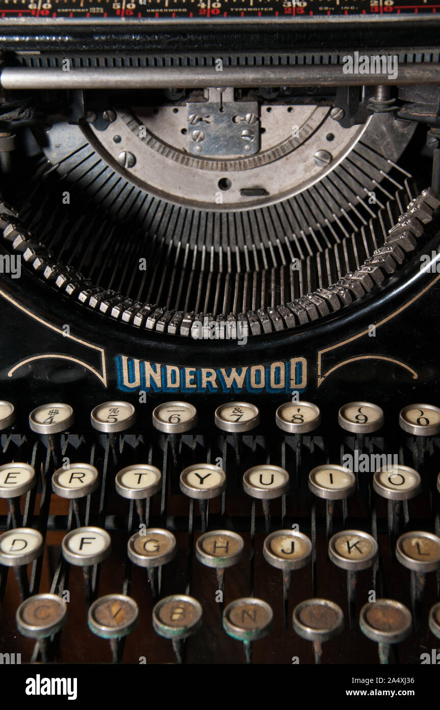 Typewriters and paper machine hires stock photography and images Alamy