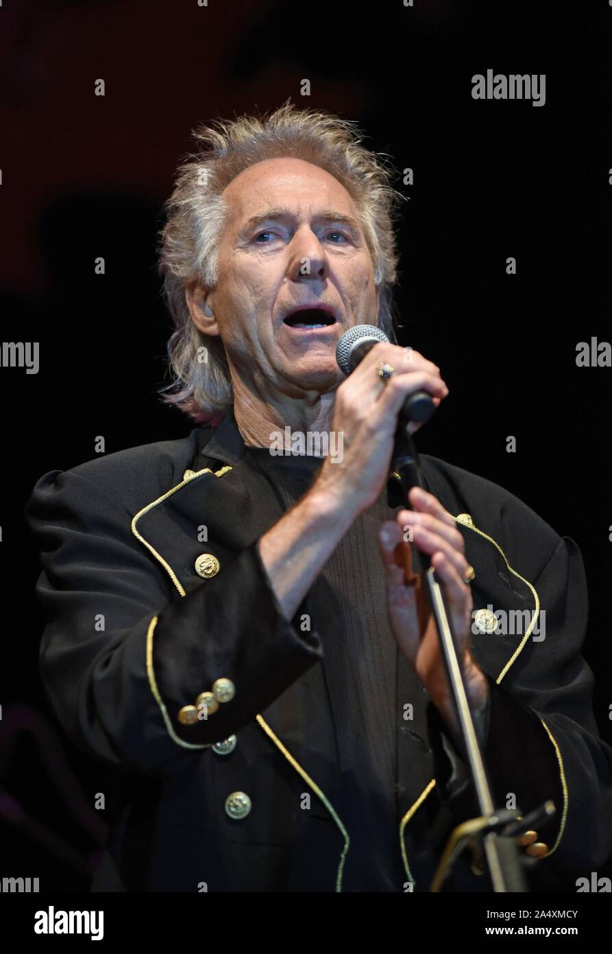 Hiawassee, GA, USA. 16th Oct, 2019. Gary Puckett on stage for Gary Puckett and Union Gap in Concert, Anderson Music Hall, Georgia Mountain Fairgrounds, Hiawassee, GA October 16, 2019. Credit: Derek Storm/Everett Collection/Alamy Live News Stock Photo