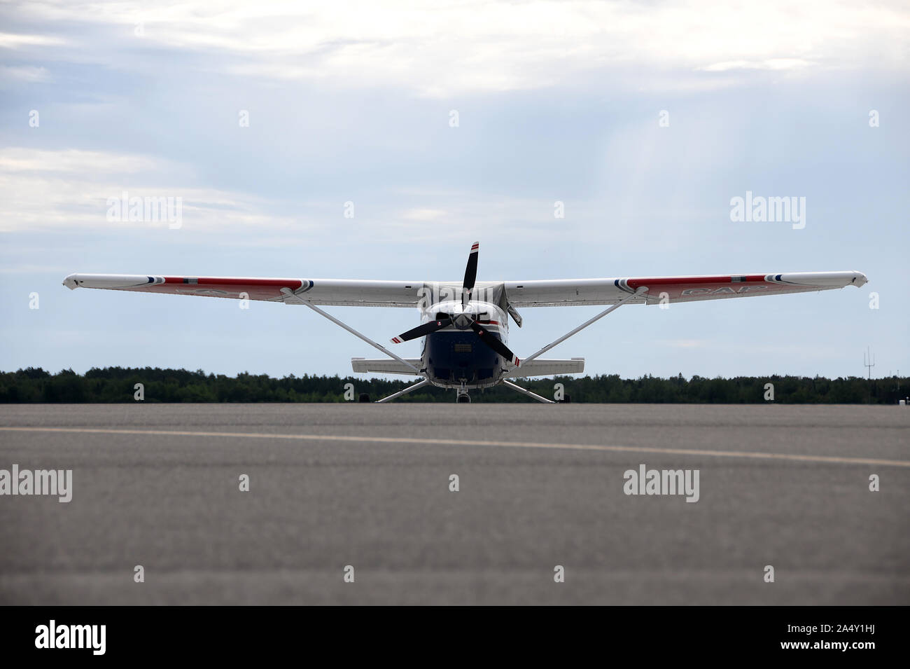 A Civil Air Patrol plane waits on the flight line for takeoff Aug. 13, 2019 at Alpena Combat Readiness Training Center in Alpena, Mich. The IAA team partnered up with Civil Air Patrol to provide imagery analysis for exercises happening on the ground and to practice their skills for disaster response situations. (U.S. Air National Guard photo by Senior Airman Amber Mullen) Stock Photo