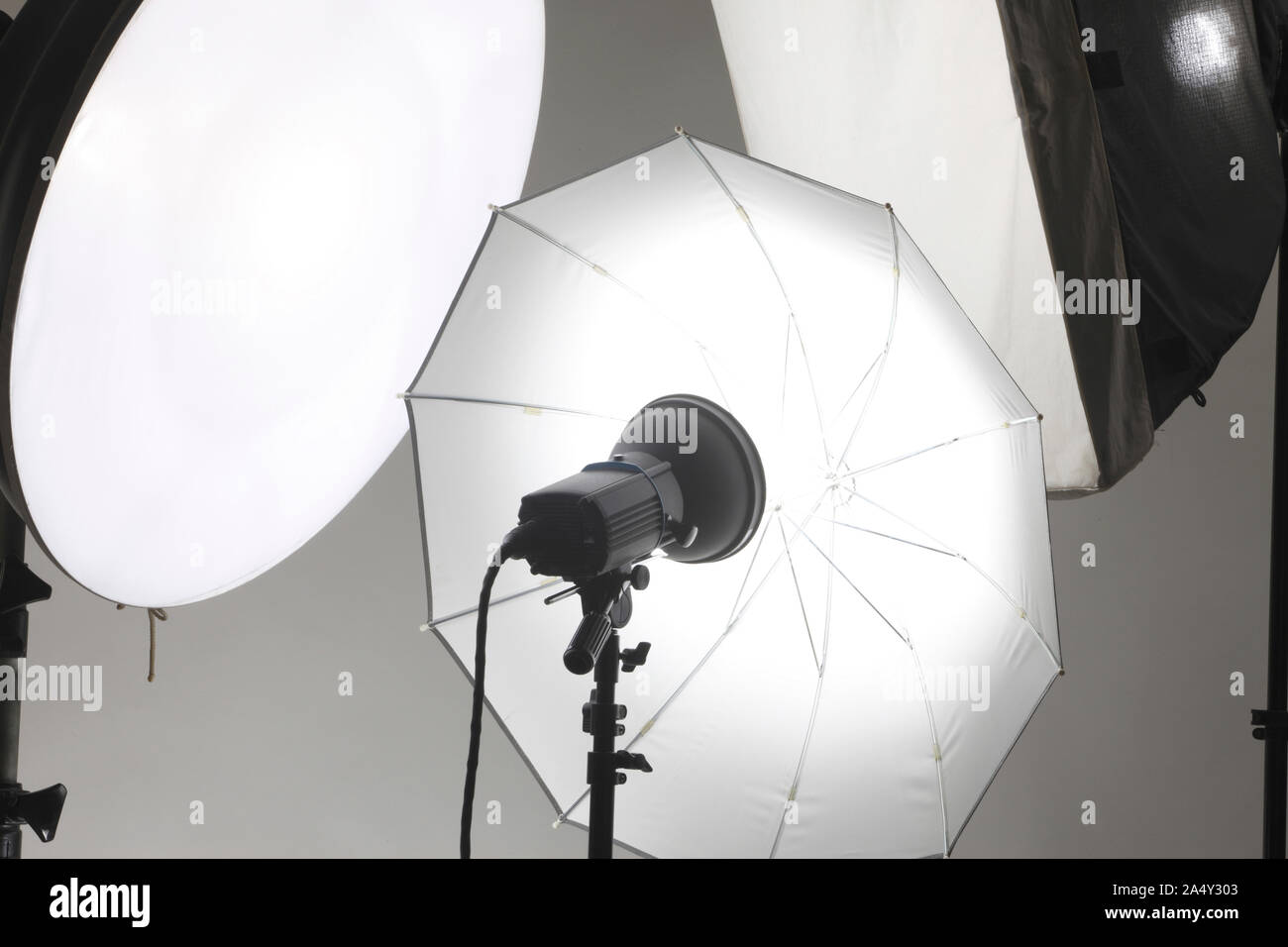 photo studio lightning strobe lights Stock Photo Alamy