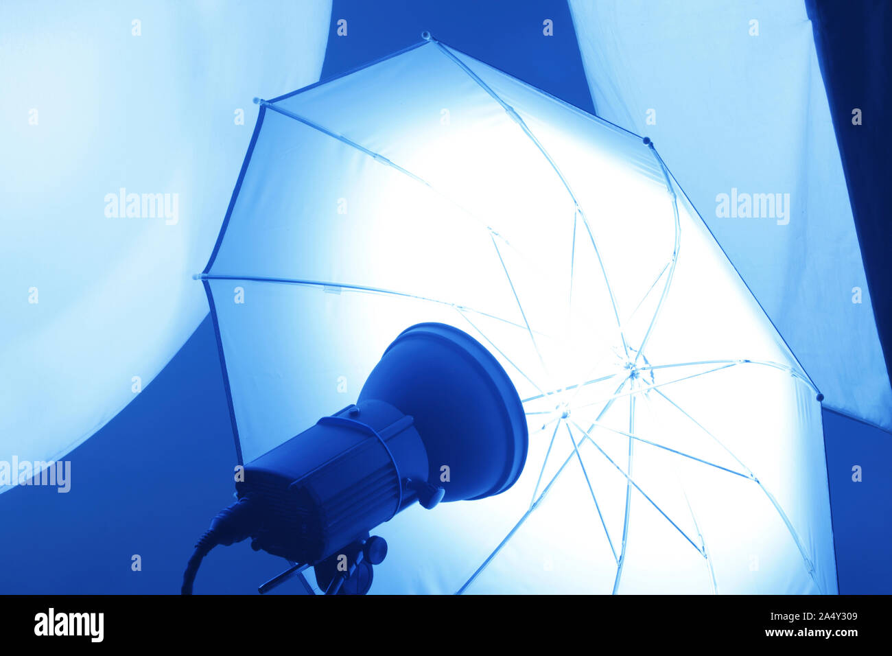 photo studio lightning strobe lights Stock Photo Alamy
