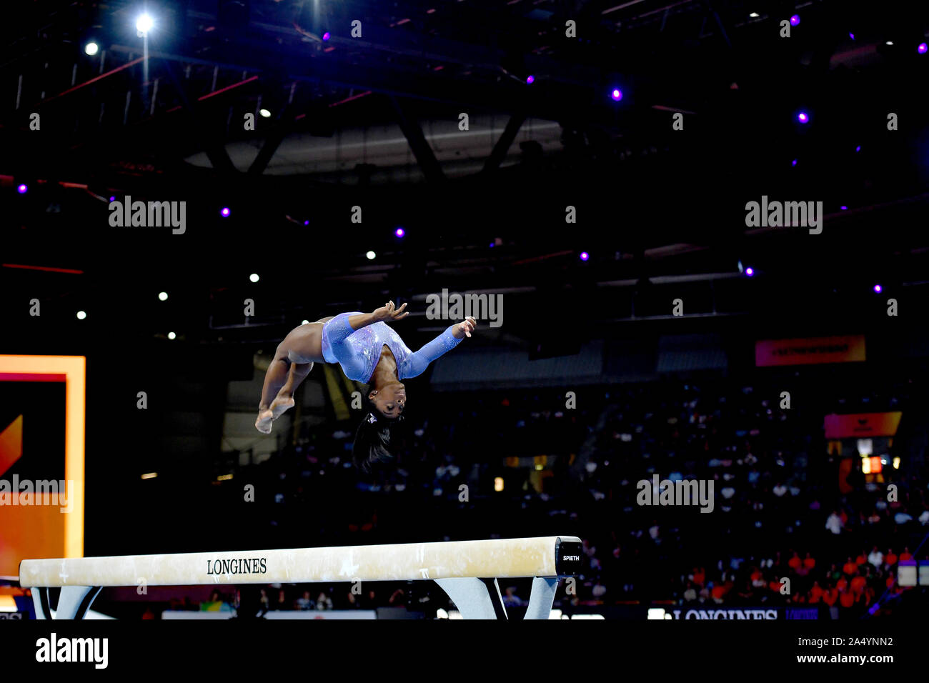 Gymnast balance beam hires stock photography and images Alamy