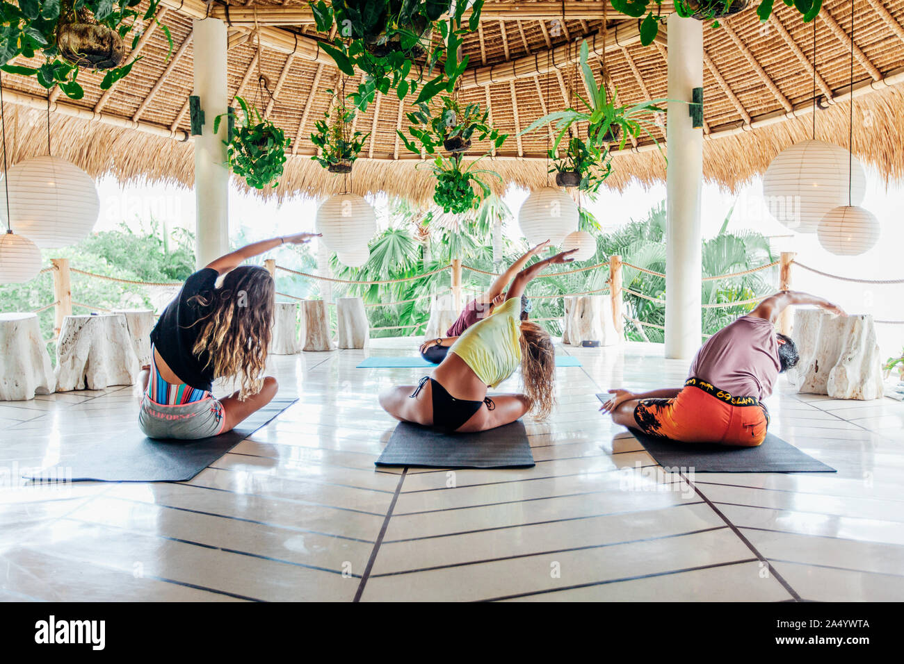 Остров йоги. Йога на Бали. Площадка для йоги Бали. Серф Кемп Бали Чангу йога.
