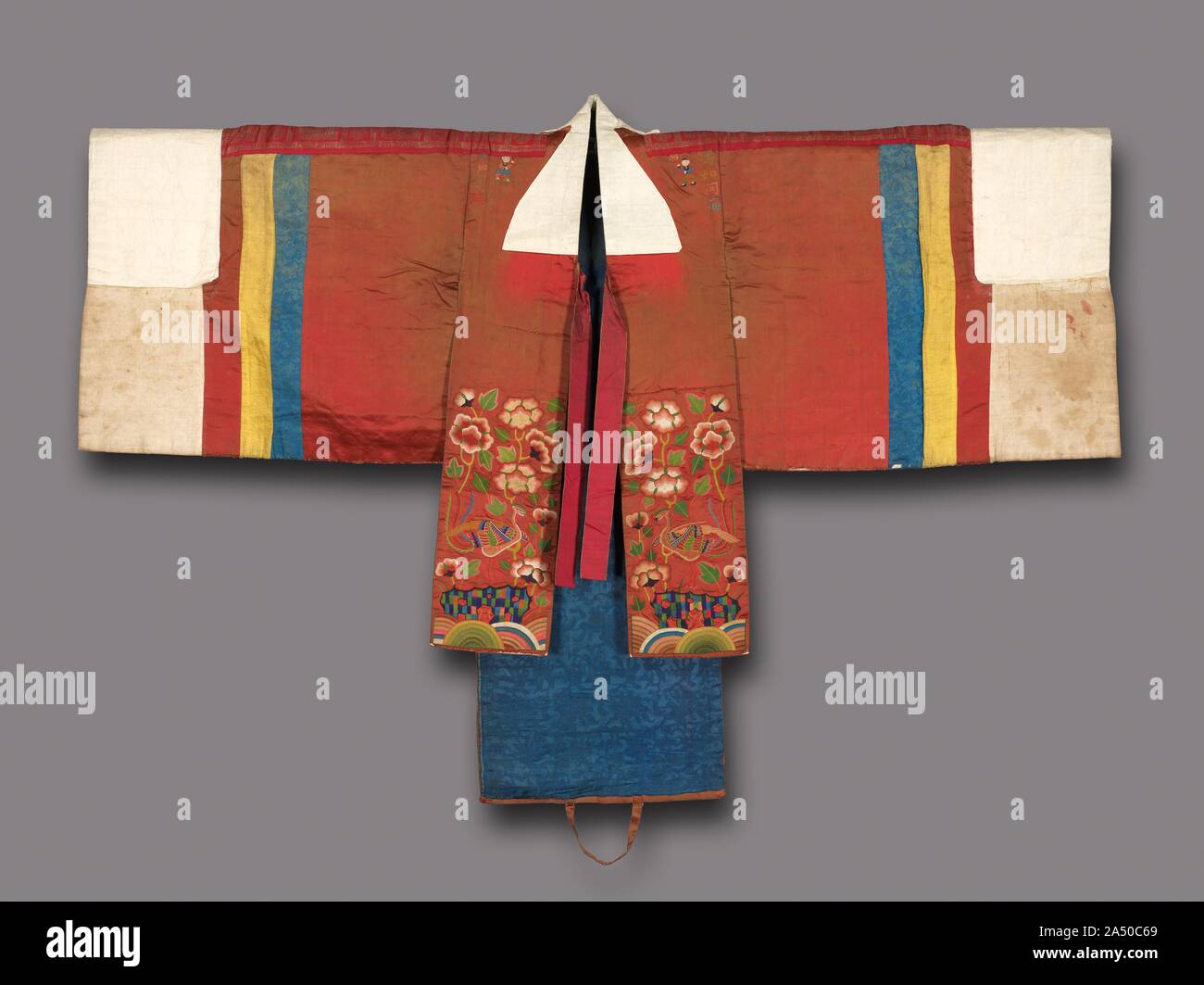 Bride s Robe 1800s. Korean bridal robes were rented to the middle class women in the village after the upper class brides had used them. The paper around the neck and sleeves was changed for