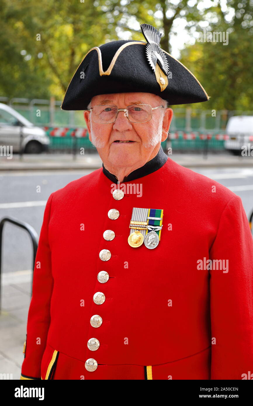 A Chelsea pensioner arrives for the literary charity event Poetry Together at Piccadilly, London, UK Stock Photo