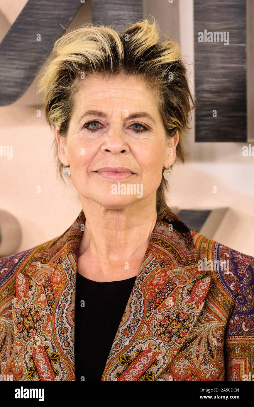 Mandarin Oriental Hotel, London, UK. 17 October 2019.  Linda Hamilton poses at  Photocall for TERMINATOR: DARK FATE. . Picture by Julie Edwards./Alamy Live News Stock Photo