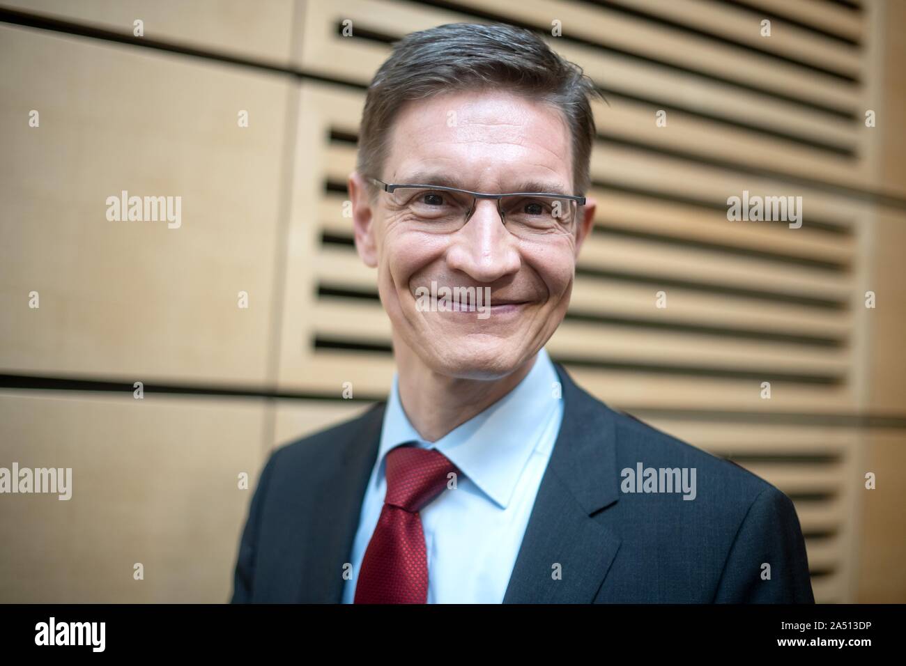 Hanover, Germany. 17th Oct, 2019. Christian Strassburg, President-Elect of the German Transplant Society (DTG). At a press conference on the state of transplantation medicine in Germany on the occasion of the annual meeting of the German Transplant Society (17.-19.10), the planned solution to the contradiction in organ donation will be discussed. Credit: Sina Schuldt/dpa/Alamy Live News Stock Photo