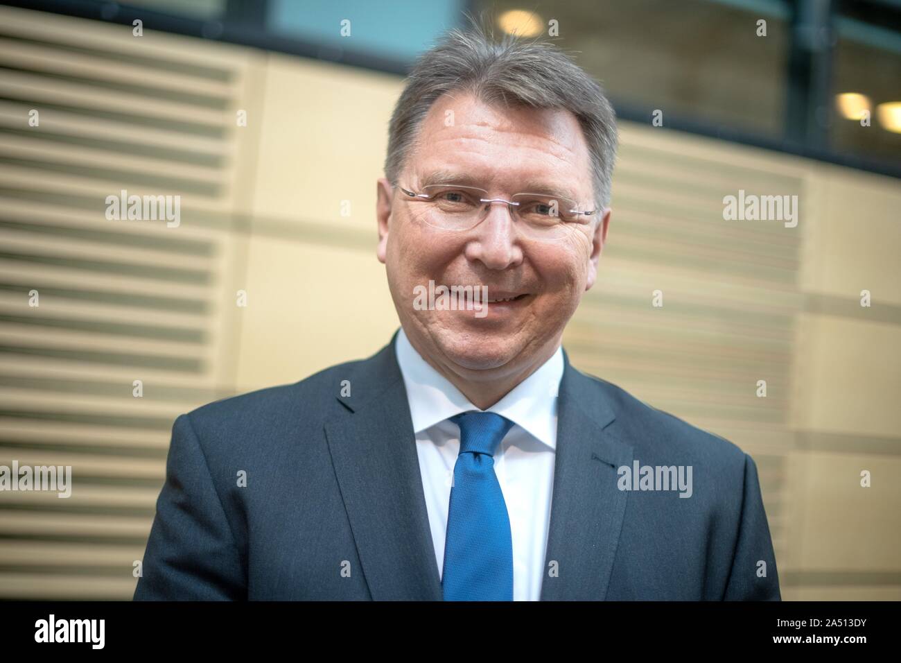 Hanover, Germany. 17th Oct, 2019. Bernhard Banas, President of the German Transplant Society (DTG). At a press conference on the state of transplantation medicine in Germany on the occasion of the annual meeting of the German Transplant Society (17.-19.10), the planned solution to the contradiction in organ donation will be discussed. Credit: Sina Schuldt/dpa/Alamy Live News Stock Photo