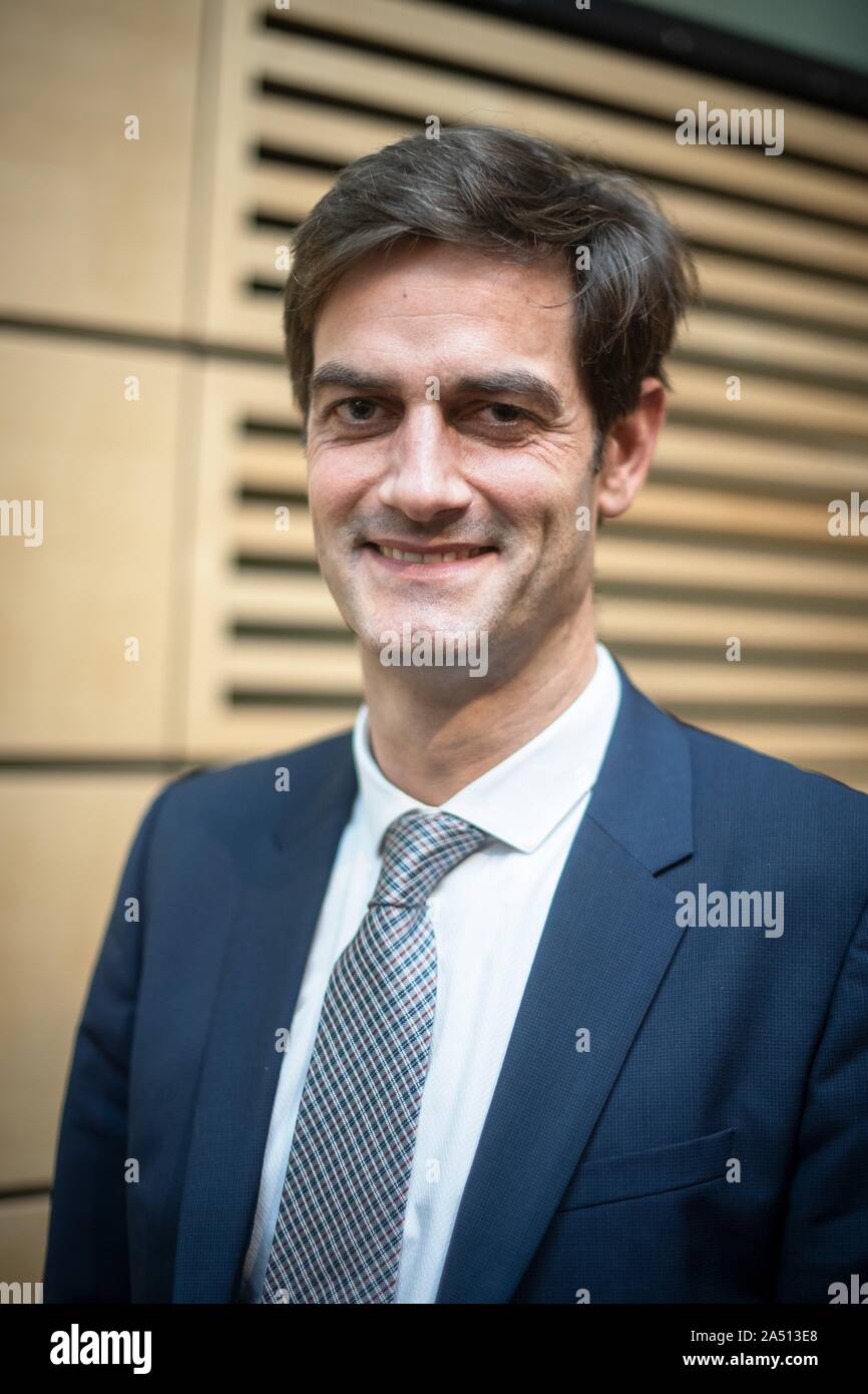 Hanover, Germany. 17th Oct, 2019. Gregor Warnecke, Senior Physician at the Clinic for HTTG Surgery at Hanover Medical School (MHH). At a press conference on the state of transplantation medicine in Germany on the occasion of the annual meeting of the German Transplant Society (17.-19.10), the planned solution to the contradiction in organ donation will be discussed. Credit: Sina Schuldt/dpa/Alamy Live News Stock Photo