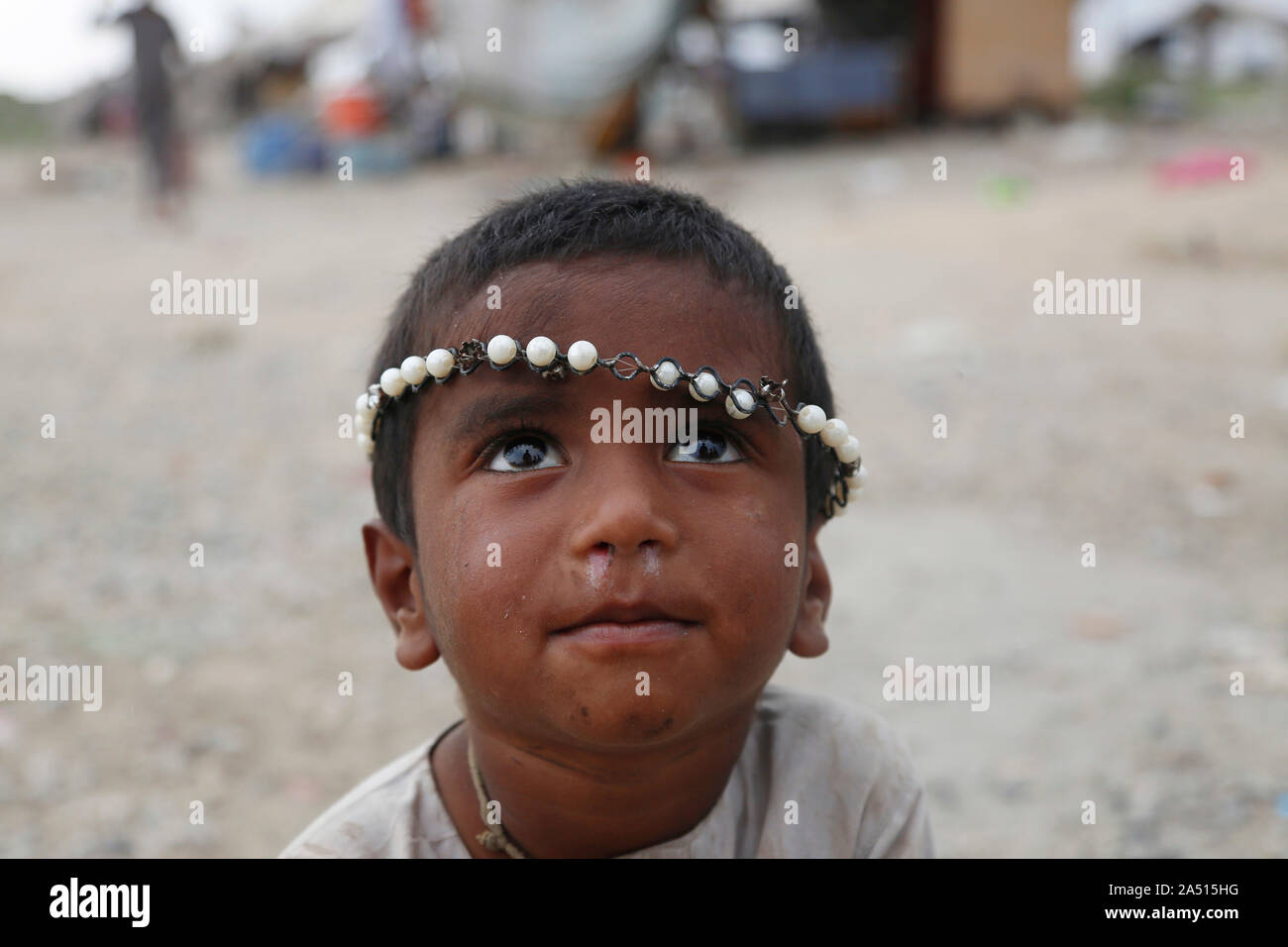 (191017) -- RAWALPINDI, Oct. 17, 2019 (Xinhua) -- A child looks up at the sky in a slum on the outskirts of Rawalpindi, Pakistan, Oct. 17, 2019. Oct. 17, 2019 marks the 27th International Day for the Eradication of Poverty. (Photo by Ahmad Kamal/Xinhua) Stock Photo