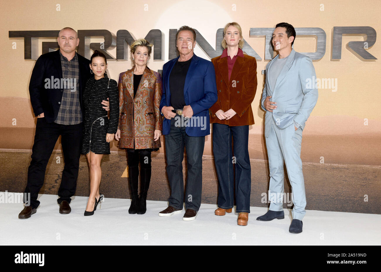 Photo Must Be Credited ©Alpha Press 079965 17/10/2019 Tim Miller, Natalia Reyes, Linda Hamilton, Arnold Schwarzenegger, Mackenzie Davis and Gabriel Luna at a photocall for Terminator Dark Fate held at the Mandarin Oriental Hotel in London. Stock Photo