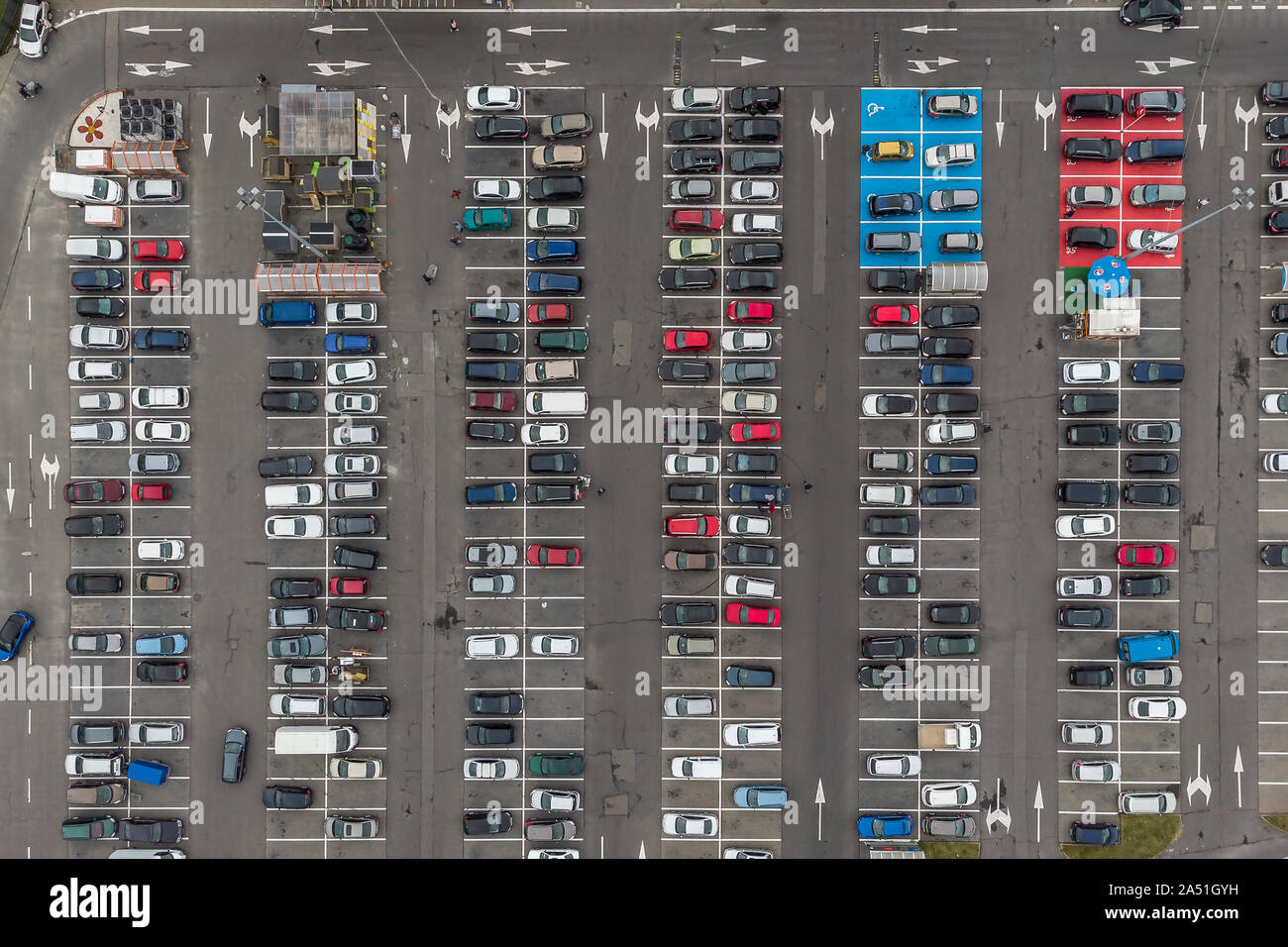 Aerial view parking lot hi-res stock photography and images - Alamy