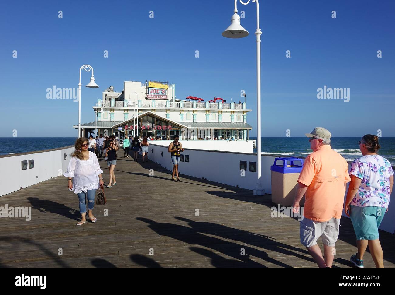 Joe's Crab Shack occupies an honored place on the Daytona Beach pier Stock Photo