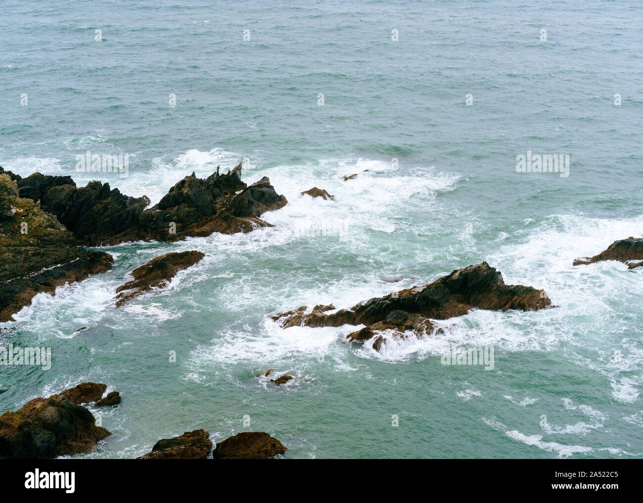 Sharp Rocks Beach Shore Sharp Rocks High Resolution Stock Photography and Images - Alamy