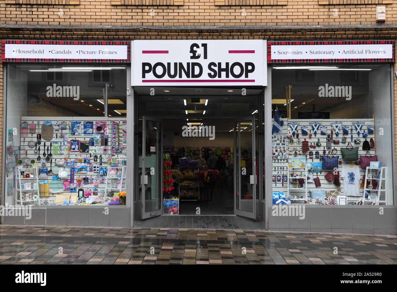 Pound shop sign hires stock photography and images Alamy