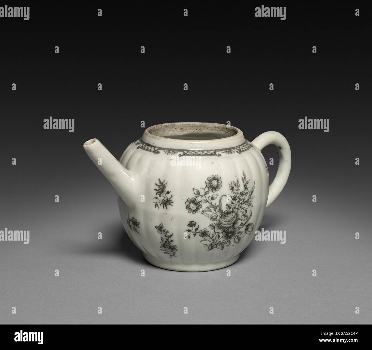 18th century chinese teapot hi-res stock photography and images - Alamy