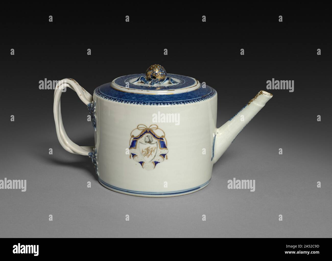 18th century chinese teapot hi-res stock photography and images - Alamy