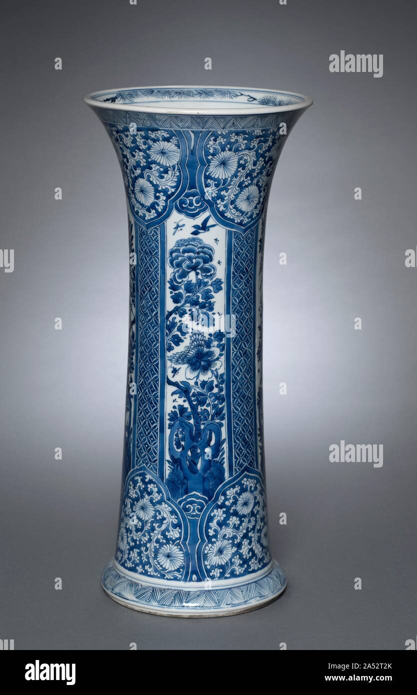 Vase, Qing dynasty (16441912), Kangxi reign (16611722 Stock Photo Alamy