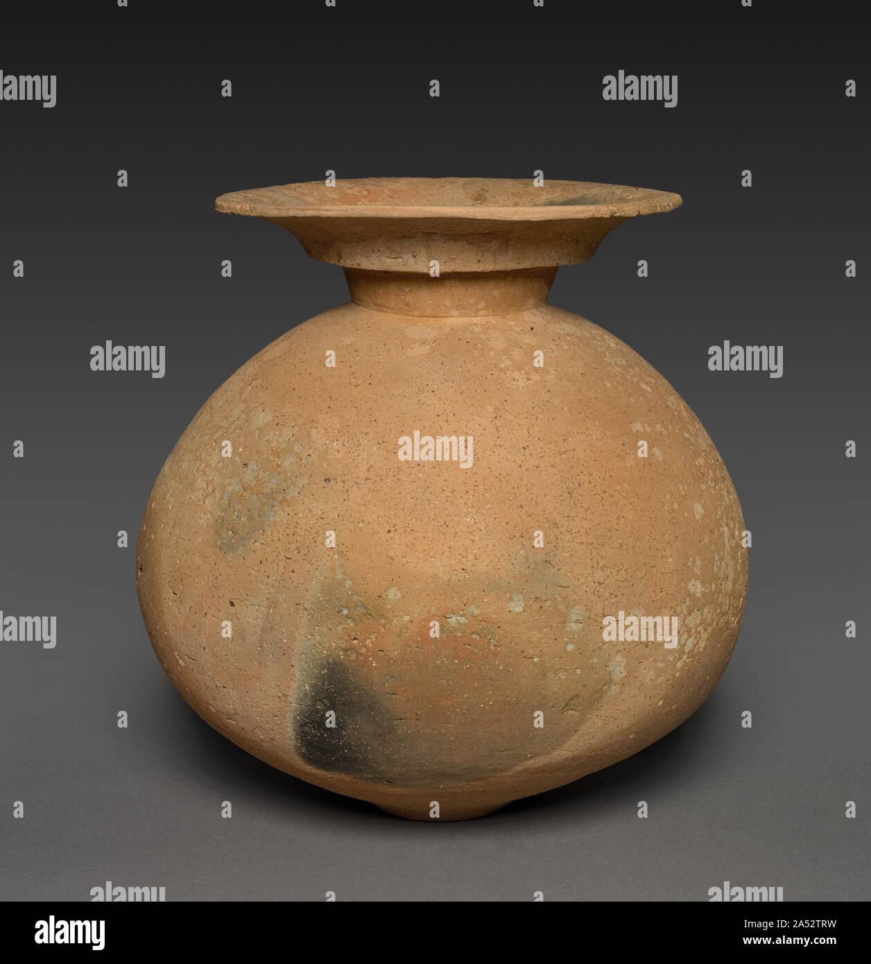 Vessel, 300s BC. Pottery existed for thousands of years in Japan before the Yayoi period, but the development of  wet rice agriculture and permanent settlements by previously nomadic communities changed its form significantly. Yayoi period pots were aimed more at long-term storage than those from prior millennia. Their smooth, unadorned surfaces and round shapes also reflect the style of contemporaneous works from the Korean peninsula, indicating the strong ties between Japanese communities and Korean kingdoms at the time. Stock Photo