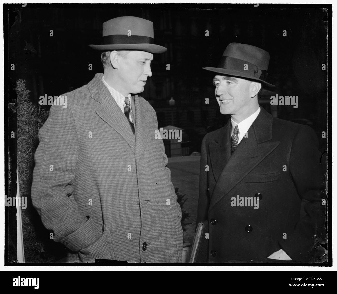 Two new cabinet members. Washington, D.C., Jan. 26. Attorney General Frank Murphy and Secretary of Commerce Harry Hopkins leave the White House today after a conference with President Roosevelt, 1-26-39 Stock Photo