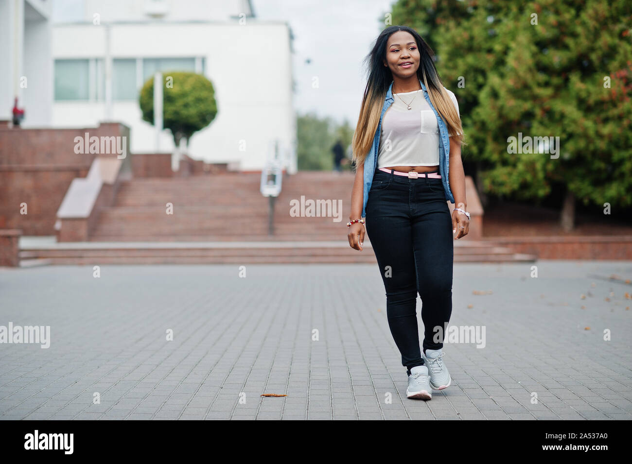 Full Length Portrait Brunette Girl Wearing Black Single Jeans Standing  Stock Photo by ©faestock 210571522